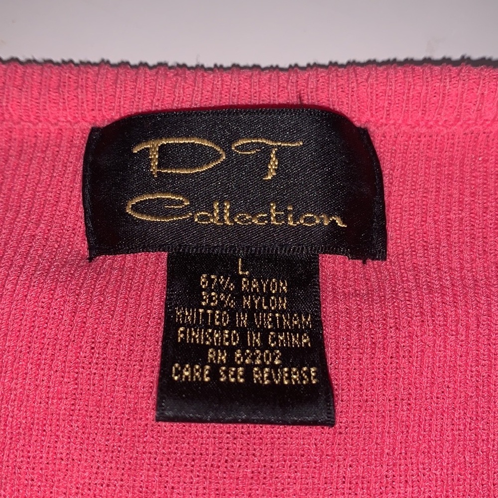D T Ribbed V Neck Coral Beaded Trim 3/4 Sleeve Pullover - Picture 7 of 11